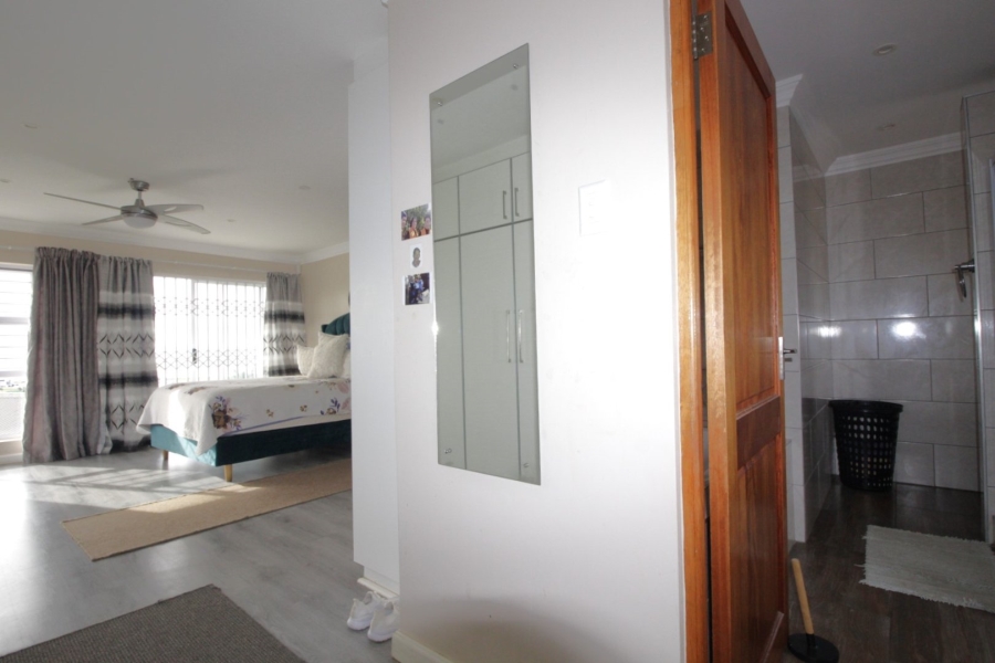 3 Bedroom Property for Sale in Wavecrest Eastern Cape